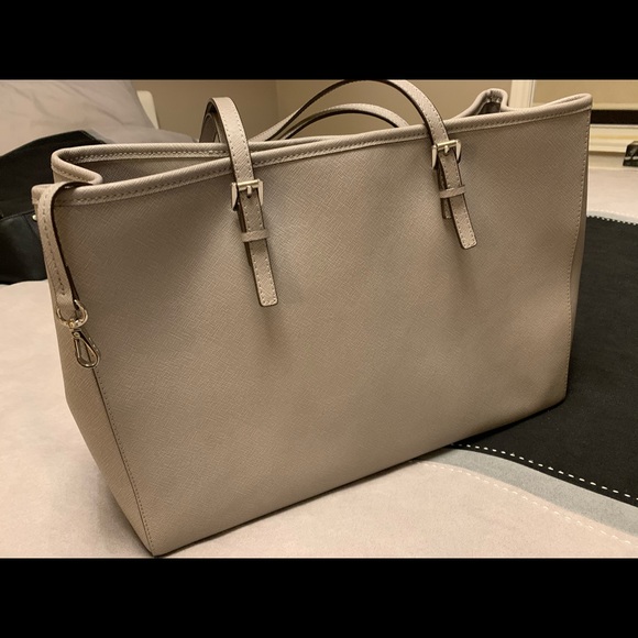 Michael Kors Handbag - Picture 2 of 8